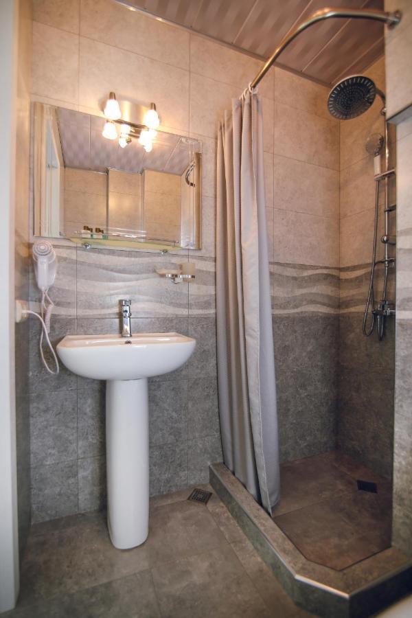 טביליסי Hotel Kera מראה חיצוני תמונה